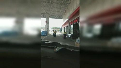 加油站的小姐姐爆料视频,揭秘日常幕后故事 第1张 加油站的小姐姐爆料视频,揭秘日常幕后故事 第1张